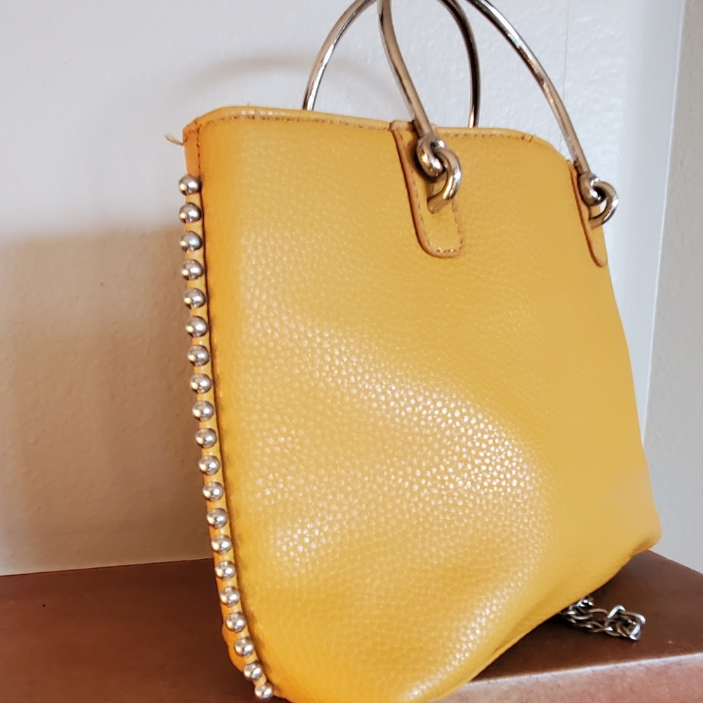 Handbags - Picture 7 of 8